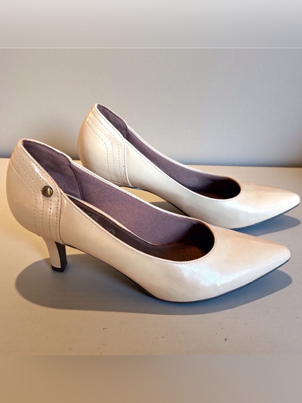 LIFE STRIDE Slip-on Cream Heels